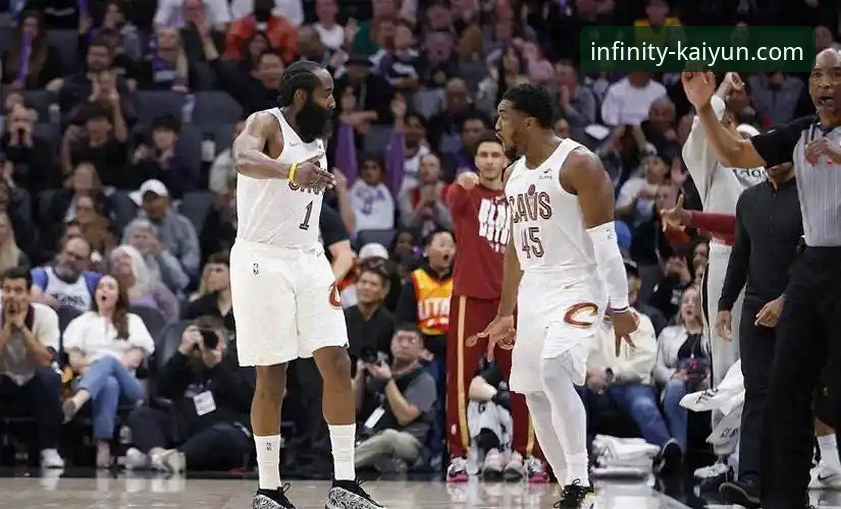 球星闪耀与团队协作的较量：骑士险胜魔术背后的篮球哲学